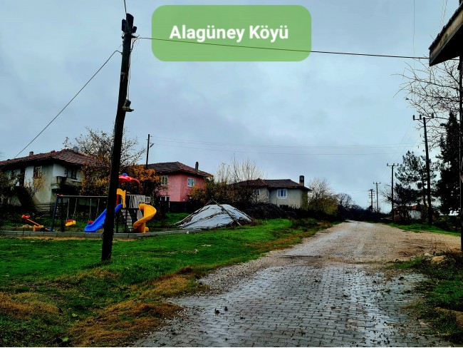 Balıkesir Dursunbey Alagüney'de 2.383 m2 Düz Uygun Tarla. Açıklamayı Okuyunuz.