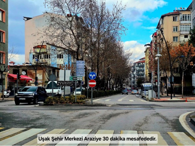 Uşak Karahallı Külköyde 1.207 m2 Organize Sanayi, İlçe, Mahalle Manzaralı Tarla. Açıklamayı Okuyunuz