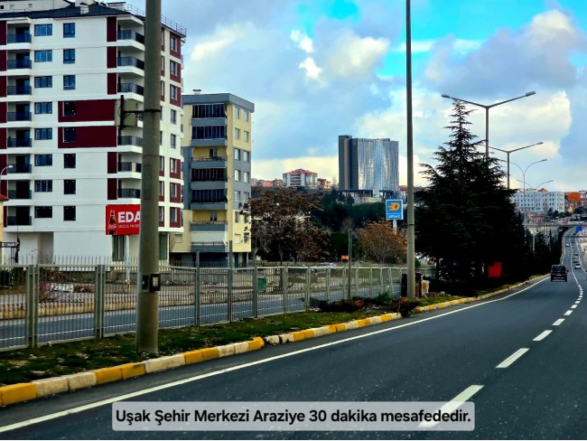 Uşak Karahallı Külköyde 1.207 m2 Organize Sanayi, İlçe, Mahalle Manzaralı Tarla. Açıklamayı Okuyunuz