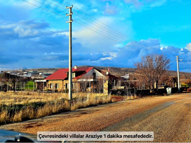 Uşak Karahallı Külköyde 1.207 m2 Organize Sanayi, İlçe, Mahalle Manzaralı Tarla. Açıklamayı Okuyunuz