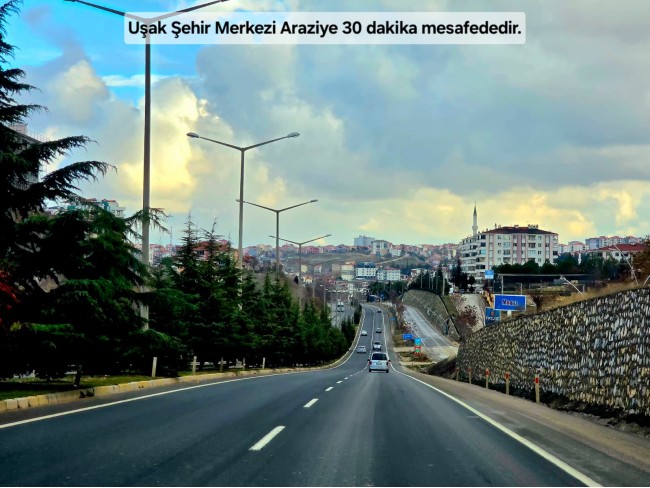 Uşak Karahallı Külköyde 1.207 m2 Organize Sanayi, İlçe, Mahalle Manzaralı Tarla. Açıklamayı Okuyunuz