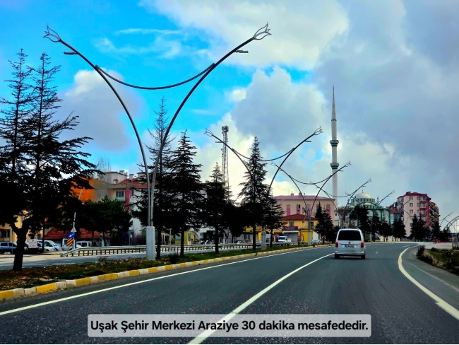 Uşak Karahallı Külköyde 1.207 m2 Organize Sanayi, İlçe, Mahalle Manzaralı Tarla. Açıklamayı Okuyunuz