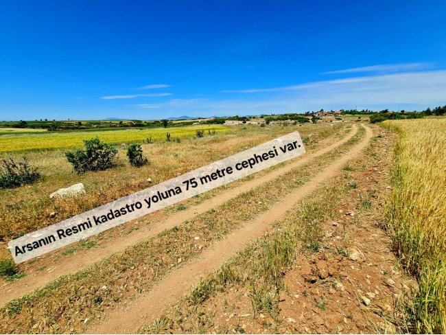 Uşak Ulubey Büyükkayalı'da %40 İmarlı 1.181 m2 Yolu Olan Kupon Arsa. Açıklamayı Okuyarak Arayınız.