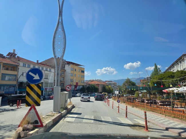 Kütahya Emet Örencik'de 1.463 m2 Köycivarı Manzaralı Çok Uygun Tarla. Açıklamayı Okuyarak Arayınız.