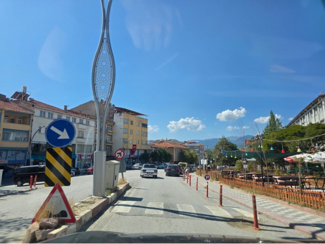 Kütahya Emet Örencik'de 1.463 m2 Köycivarı Manzaralı Çok Uygun Tarla. Açıklamayı Okuyarak Arayınız.