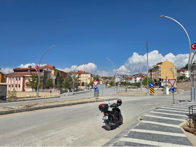 Kütahya Emet Örencik'de 1.463 m2 Köycivarı Manzaralı Çok Uygun Tarla. Açıklamayı Okuyarak Arayınız.