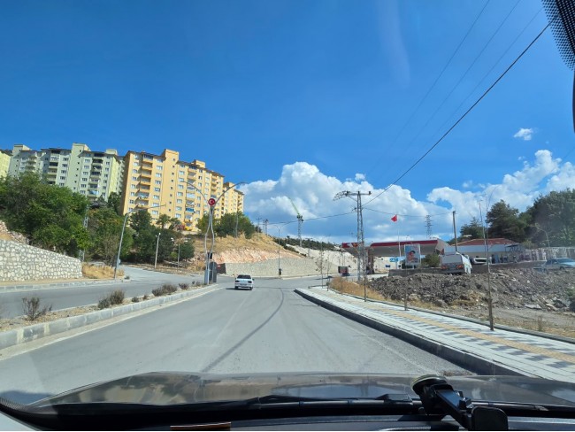 Kütahya Emet Örencik'de 1.463 m2 Köycivarı Manzaralı Çok Uygun Tarla. Açıklamayı Okuyarak Arayınız.