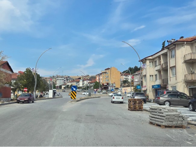 Kütahya Emet Örencik'de 1.463 m2 Köycivarı Manzaralı Çok Uygun Tarla. Açıklamayı Okuyarak Arayınız.