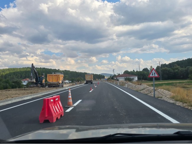 Kütahya Emet Örencik'de 1.463 m2 Köycivarı Manzaralı Çok Uygun Tarla. Açıklamayı Okuyarak Arayınız.