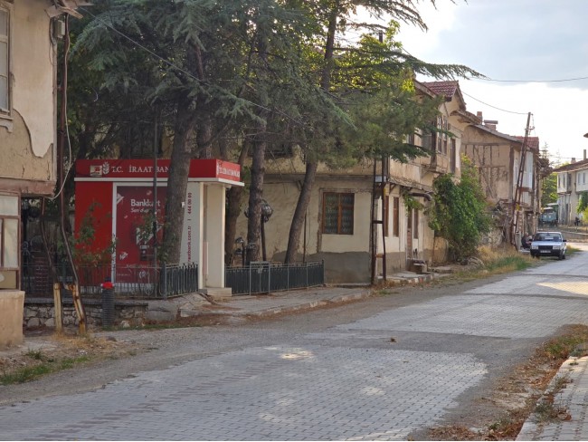 Kütahya Emet Örencik'de 1.463 m2 Köycivarı Manzaralı Çok Uygun Tarla. Açıklamayı Okuyarak Arayınız.
