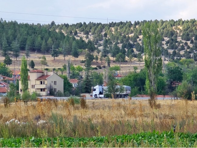 Kütahya Emet Örencik'de 1.463 m2 Köycivarı Manzaralı Çok Uygun Tarla. Açıklamayı Okuyarak Arayınız.