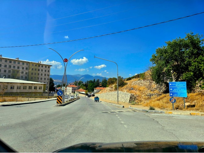 Kütahya Emet Örencik'de Köycivarı Otoyol Yanı 1.463 m2 Bakımlı Tarla. Açıklamayı Okuyarak Arayınız. Kütahya Emet Örencik'de Köycivarı Otoyol Yanı 1.463 m2 Bakımlı Tarla. Açıklamayı Okuyarak Arayınız.