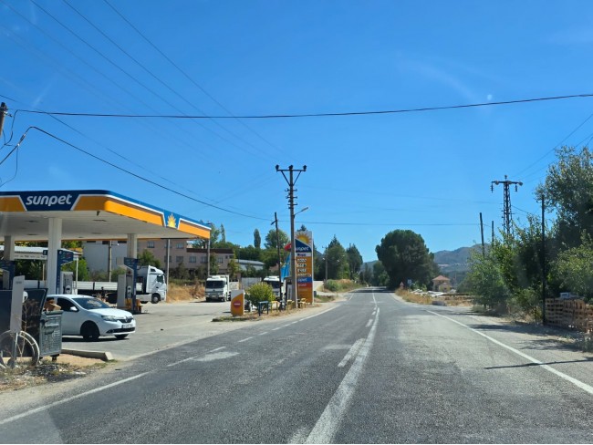 Balıkesir Dursunbey Alagüney'de 2.870 m2 Resmi Yollu Çok Uygun Tarla. Açıklamayı Okuyarak Arayınız.