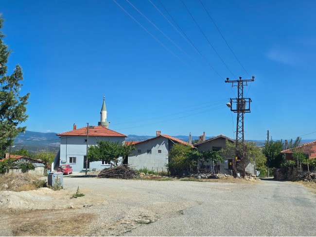 Balıkesir Dursunbey Alagüney'de 2.870 m2 Resmi Yollu Çok Uygun Tarla. Açıklamayı Okuyarak Arayınız.