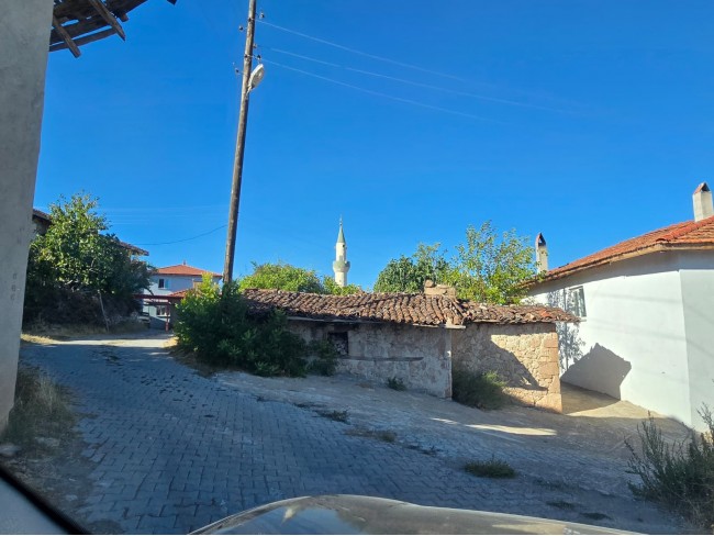 Balıkesir Dursunbey Alagüney'de 2.870 m2 Resmi Yollu Çok Uygun Tarla. Açıklamayı Okuyarak Arayınız.