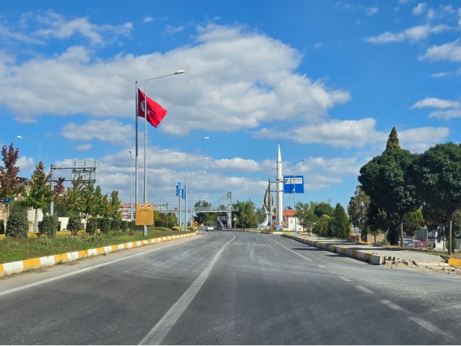 Balıkesir Dursunbey Alagüney'de 2.870 m2 Resmi Yollu Çok Uygun Tarla. Açıklamayı Okuyarak Arayınız.
