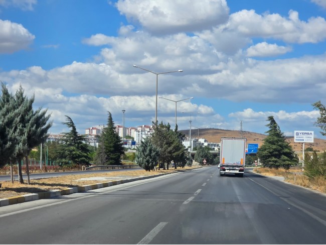 Balıkesir Dursunbey Alagüney'de 2.870 m2 Resmi Yollu Çok Uygun Tarla. Açıklamayı Okuyarak Arayınız.