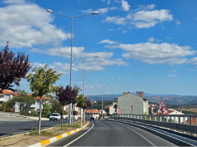 Balıkesir Dursunbey Alagüney'de 2.870 m2 Resmi Yollu Çok Uygun Tarla. Açıklamayı Okuyarak Arayınız.