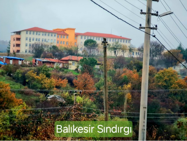 Balıkesir Sındırgı Osmanlar'da 1.440 m2 Asfalt Yola Cepheli Tarla. Açıklamayı Okuyarak Arayınız.