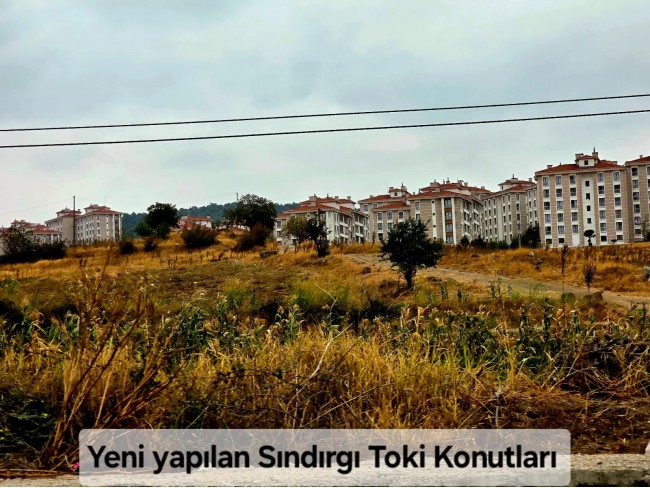 Balıkesir Sındırgı Osmanlar'da 1.440 m2 Asfalt Yola Cepheli Tarla. Açıklamayı Okuyarak Arayınız.