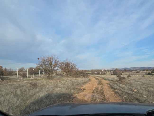 Denizli Bekilli Kutlubey'de 3.126 m2 Çok Uygun Yatırımlık Tarla. İlan açıklamasını okuyarak arayınız