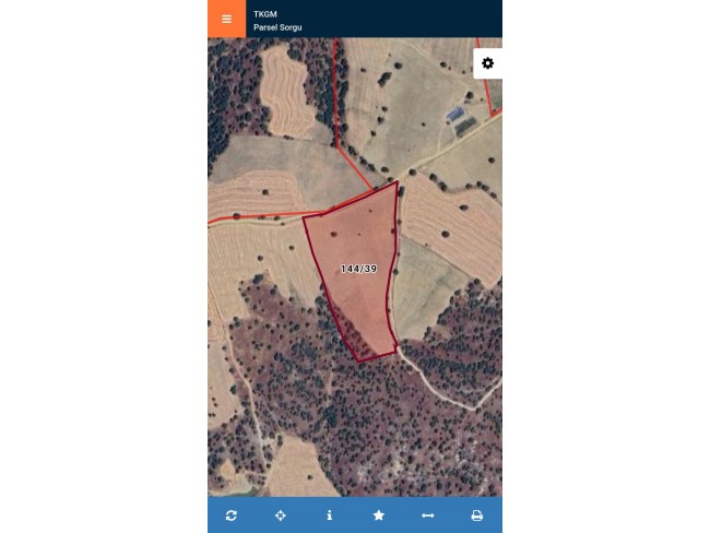 Uşak Eşme Dereköy'de 15.745 m2 Resmi Kadastro Yola Cepheli Uygun Tarla. Açıklamayı Okuyarak Arayınız