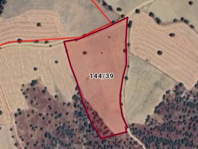 Uşak Eşme Dereköy'de 15.745 m2 Resmi Kadastro Yola Cepheli Uygun Tarla. Açıklamayı Okuyarak Arayınız