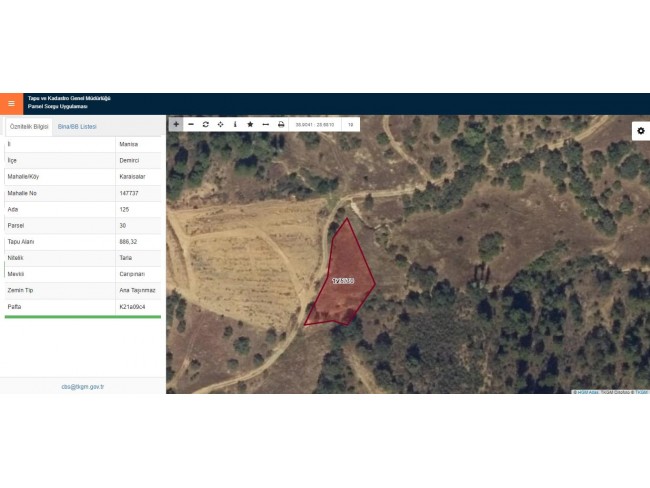 Manisa Demirci Karaisalar'da Resmi Kadastro Yola Cepheli Çok Uygun 886 m2 Tarla. Açıklamayı Okuyunuz