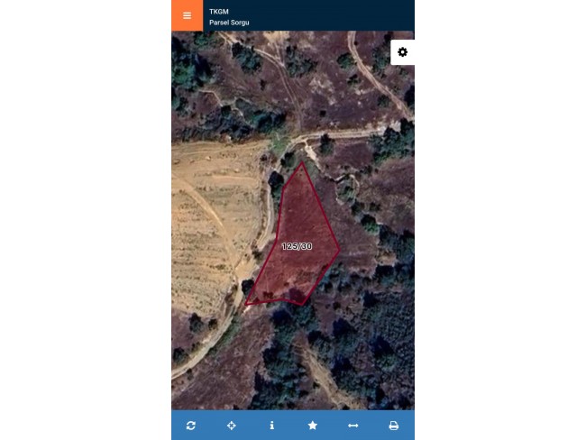 Manisa Demirci Karaisalar'da Resmi Kadastro Yola Cepheli Çok Uygun 886 m2 Tarla. Açıklamayı Okuyunuz