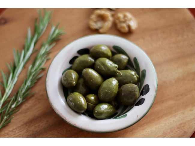 İzmir Kiraz Suludere'de 15.200 m2 Zeytin Bahçesi. 600 Ağaç. Kulube. Açıklamayı Okuyarak Arayınız