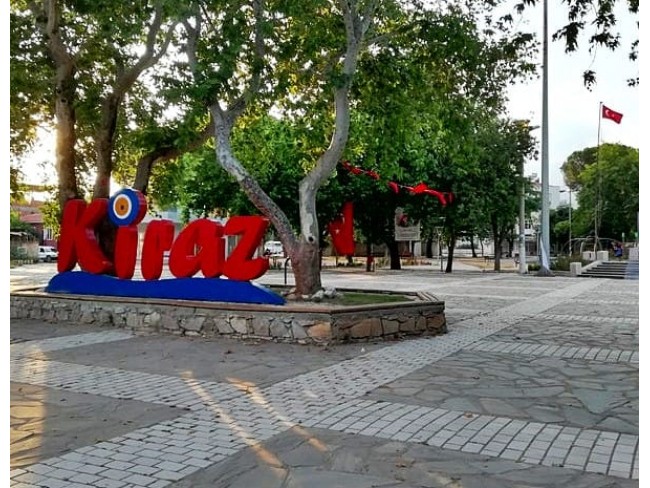 İzmir Kiraz Suludere'de 15.200 m2 Zeytin Bahçesi. 600 Ağaç. Kulube. Açıklamayı Okuyarak Arayınız