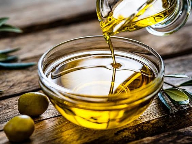 İzmir Beydağ Erikli'de Köy Yanı 9.300 m2 Zeytinlik ve İncir Bahçesi. Açıklamayı Okuyarak Arayınız.