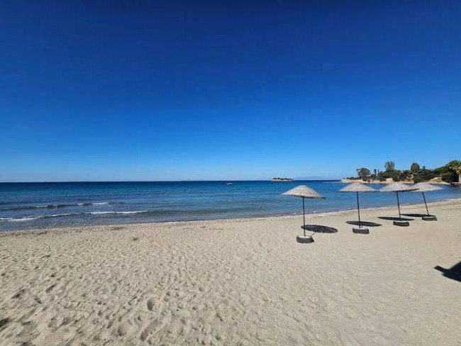 Aydın Didim Akyeniköy Merkezde, Denize ve Bafa Gölüne Yakın 355 m2 İmarlı Arsa. Açıklamayı Okuyunuz.