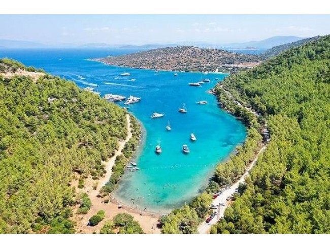 Aydın Didim Akyeniköy Merkezde, Denize ve Bafa Gölüne Yakın 355 m2 İmarlı Arsa. Açıklamayı Okuyunuz.