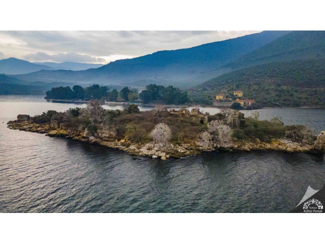 Aydın Didim Akyeniköy Merkezde, Denize ve Bafa Gölüne Yakın 355 m2 İmarlı Arsa. Açıklamayı Okuyunuz.