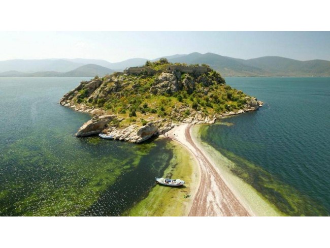 Aydın Didim Akyeniköy Merkezde, Denize ve Bafa Gölüne Yakın 355 m2 İmarlı Arsa. Açıklamayı Okuyunuz.