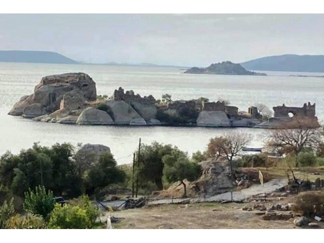 Aydın Didim Akyeniköy Merkezde, Denize ve Bafa Gölüne Yakın 355 m2 İmarlı Arsa. Açıklamayı Okuyunuz.