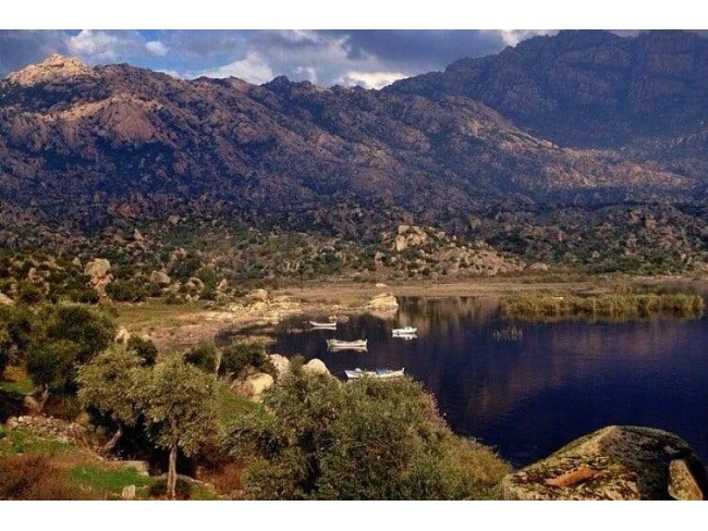 Aydın Didim Akyeniköy Merkezde, Denize ve Bafa Gölüne Yakın 355 m2 İmarlı Arsa. Açıklamayı Okuyunuz.