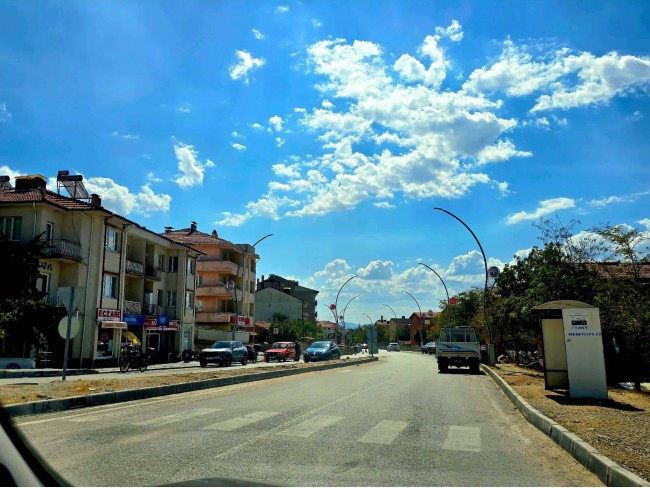 Kütahya Emet Örencik Köyiçi Elektrik Sulu Şeker Pancarı Ekili 1.463 M2 Tarla. Açıklamayı Okuyunuz