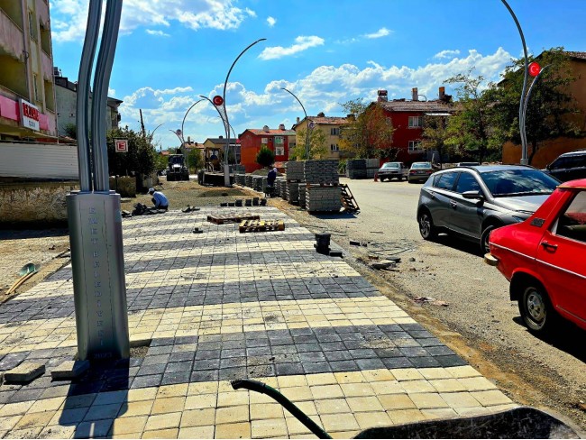 Kütahya Emet Örencik Köyiçi Elektrik Sulu Şeker Pancarı Ekili 1.463 M2 Tarla. Açıklamayı Okuyunuz