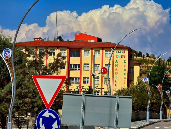 Kütahya Emet Örencik Köyiçi Elektrik Sulu Şeker Pancarı Ekili 1.463 M2 Tarla. Açıklamayı Okuyunuz