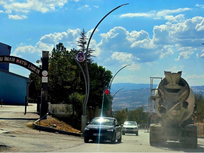 Kütahya Emet Örencik Köyiçi Elektrik Sulu Şeker Pancarı Ekili 1.463 M2 Tarla. Açıklamayı Okuyunuz