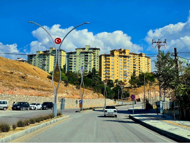 Kütahya Emet Örencik Köyiçi Elektrik Sulu Şeker Pancarı Ekili 1.463 M2 Tarla. Açıklamayı Okuyunuz