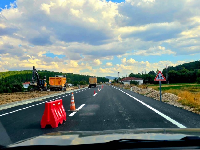 Kütahya Emet Örencik Köyiçi Elektrik Sulu Şeker Pancarı Ekili 1.463 M2 Tarla. Açıklamayı Okuyunuz