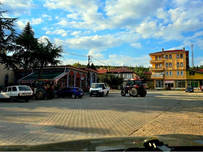 Kütahya Emet Örencik Köyiçi Elektrik Sulu Şeker Pancarı Ekili 1.463 M2 Tarla. Açıklamayı Okuyunuz