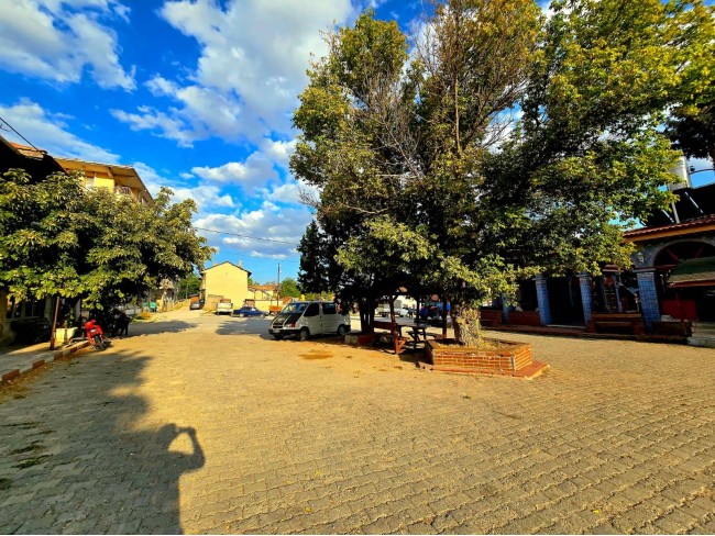 Kütahya Emet Örencik Köyiçi Elektrik Sulu Şeker Pancarı Ekili 1.463 M2 Tarla. Açıklamayı Okuyunuz